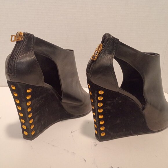 Pour La Vietoire Sz 10 Black Leather & Suede 4.5" Peep-toe Wedge Heel with Studs - Picture 8 of 10
